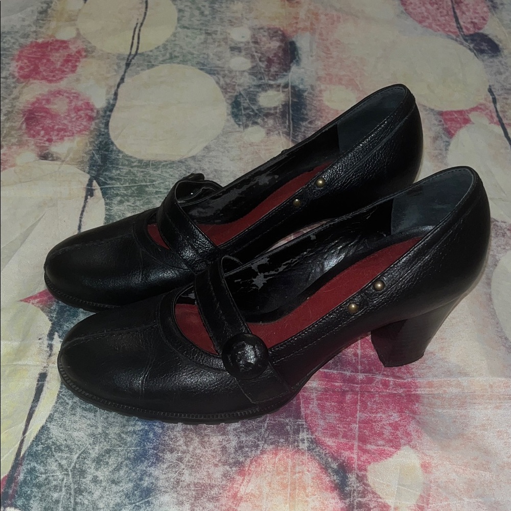 Aerosoles Black Leather Mary Jane Pumps